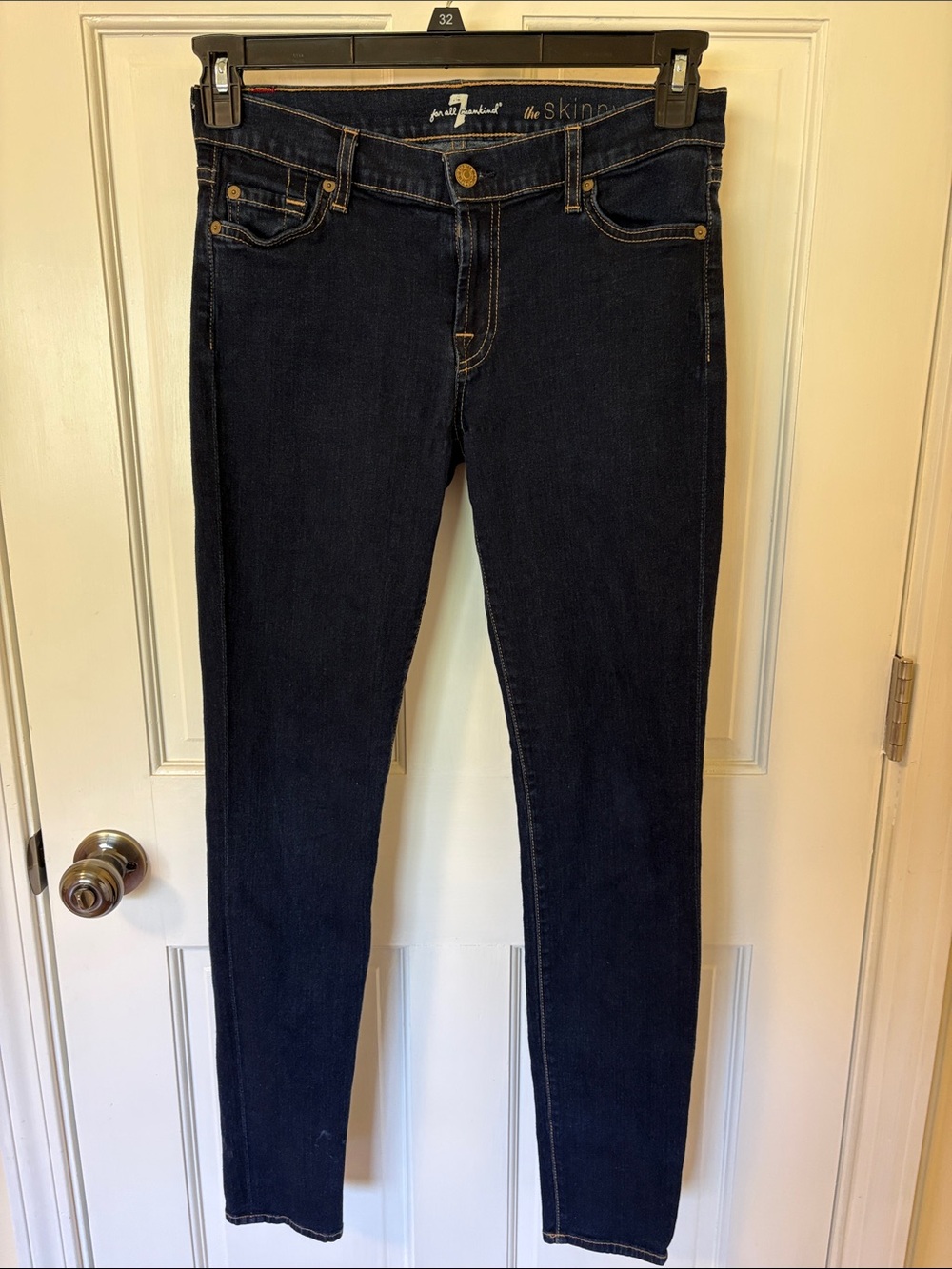 7 For All Mankind Skinny Jeans. Size 29